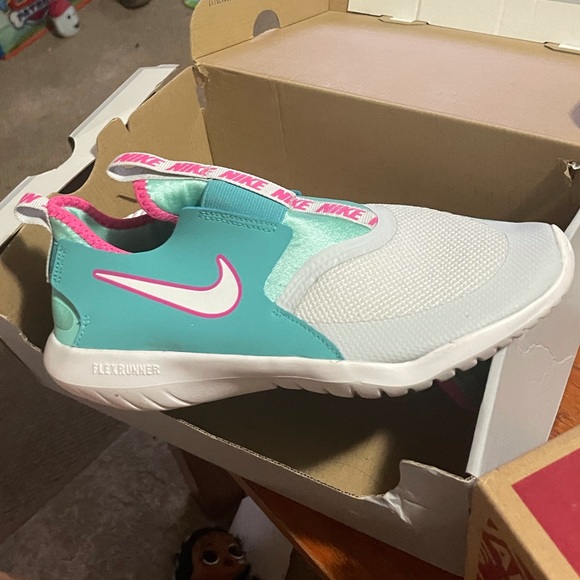 Vans and nike size 8 shoes - Picture 2 of 2